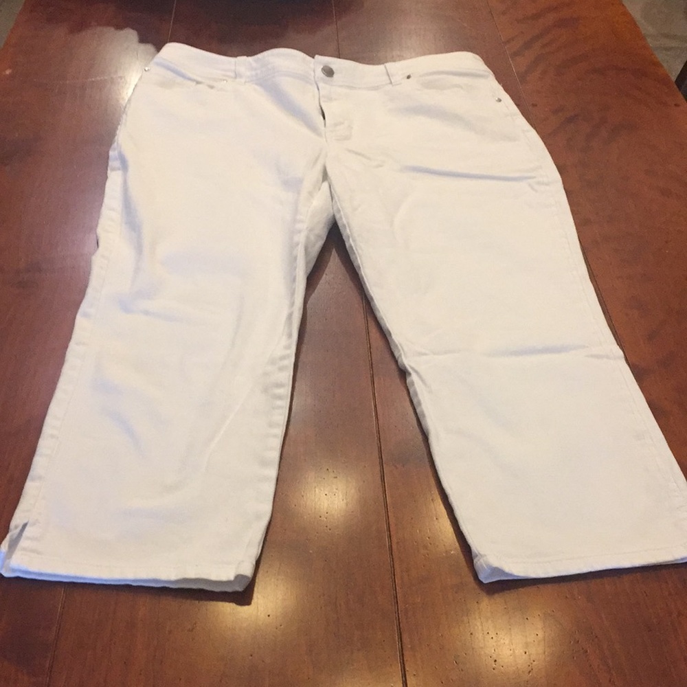 Chico’s White denim crops